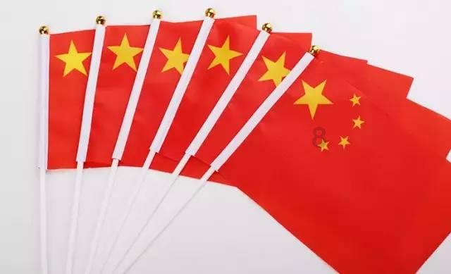 为什么现在的一些年轻人喜欢加外语说话？